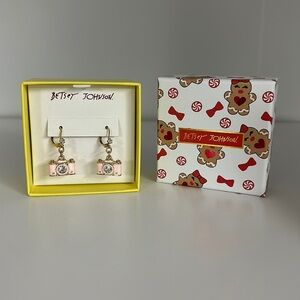 NEW Betsey Johnson Camera Earrings